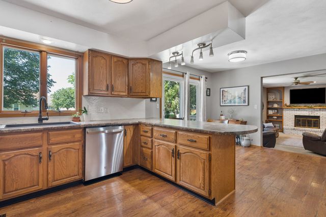 1139 BROOKVIEW Drive, De Witt, IA 52742