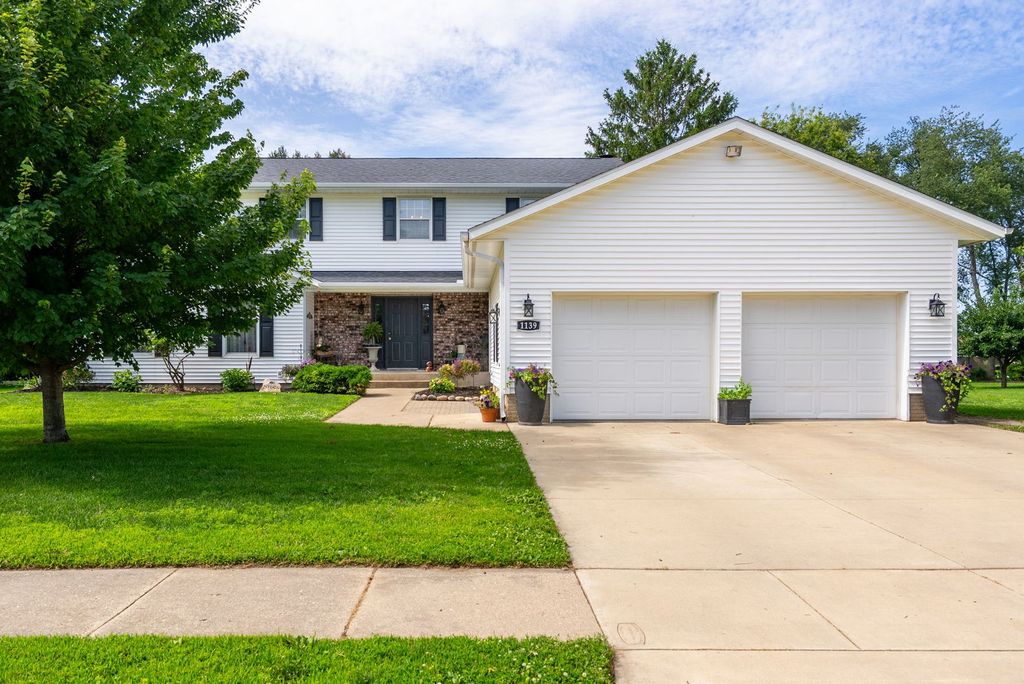 1139 BROOKVIEW Drive, De Witt, IA 52742