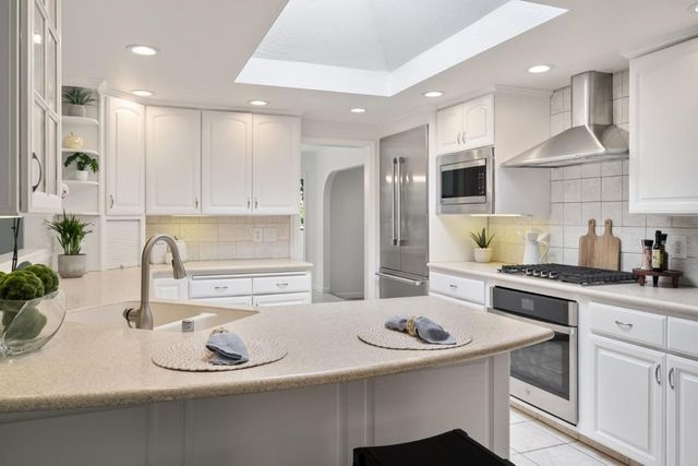 6131 Corte De La Reina, San Jose, CA 95120