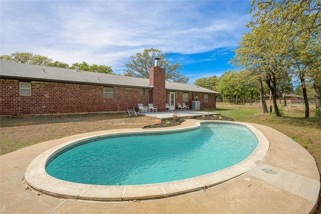 1172 Woodcrest Drive, Harrah, OK 73045