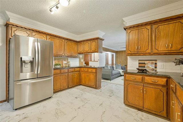 1172 Woodcrest Drive, Harrah, OK 73045