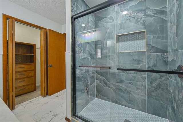 1172 Woodcrest Drive, Harrah, OK 73045