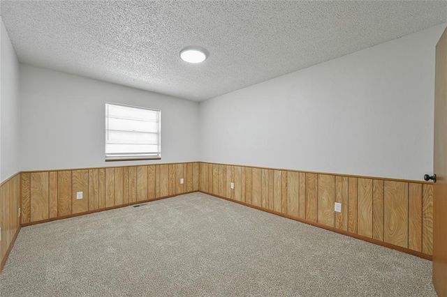 1172 Woodcrest Drive, Harrah, OK 73045