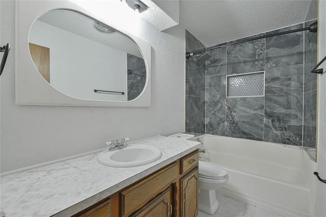 1172 Woodcrest Drive, Harrah, OK 73045