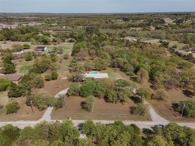 1172 Woodcrest Drive, Harrah, OK 73045