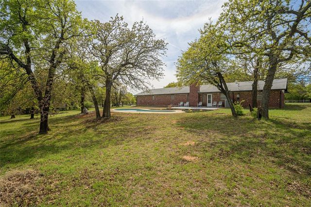 1172 Woodcrest Drive, Harrah, OK 73045