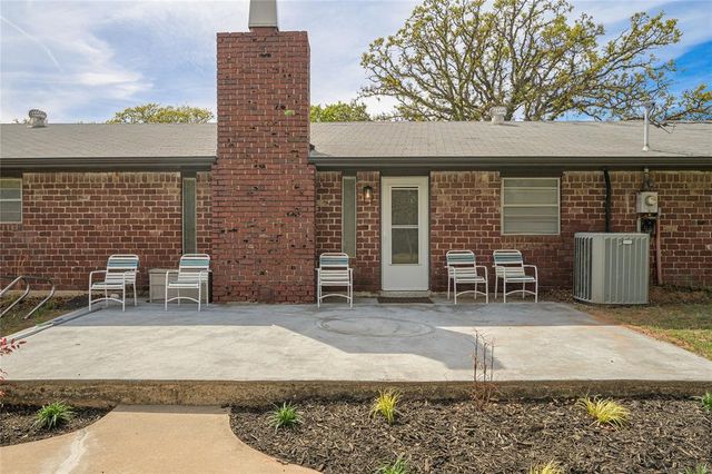 1172 Woodcrest Drive, Harrah, OK 73045
