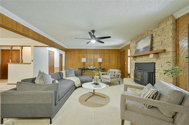 1172 Woodcrest Drive, Harrah, OK 73045