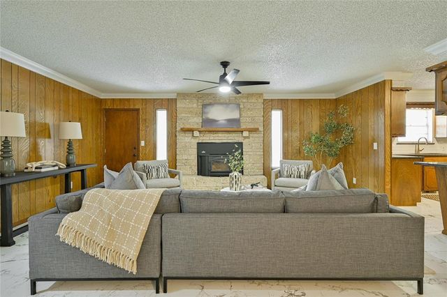 1172 Woodcrest Drive, Harrah, OK 73045