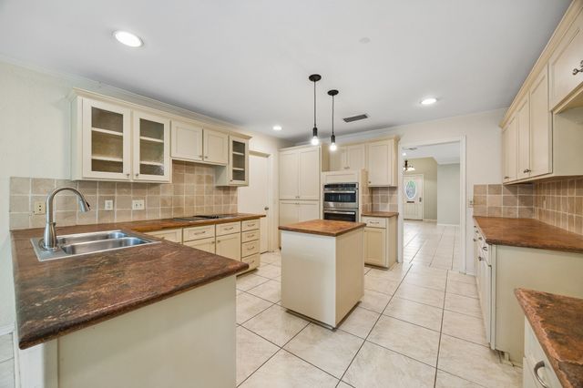 5318 W Mockingbird, Dallas, TX 75209