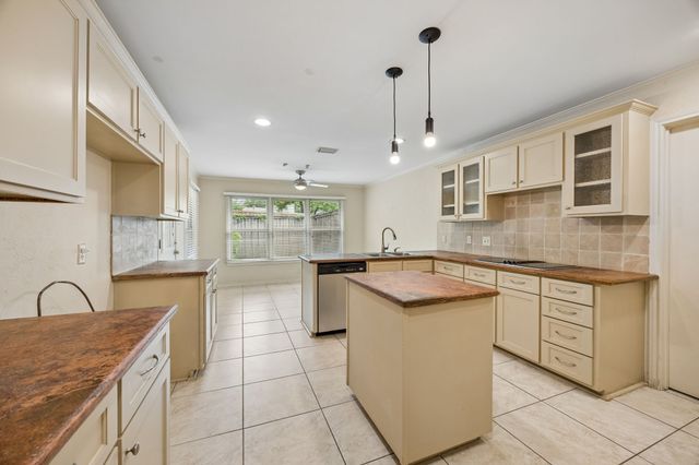 5318 W Mockingbird, Dallas, TX 75209