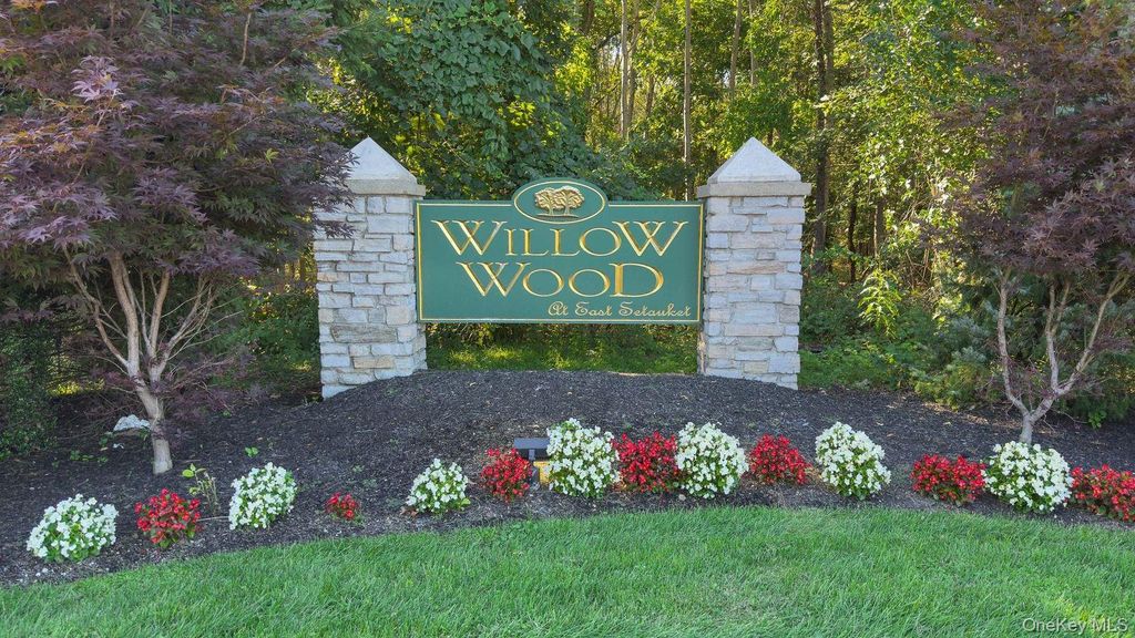 31 Willow Wood Drive, East Setauket, NY 11733 — photo 2