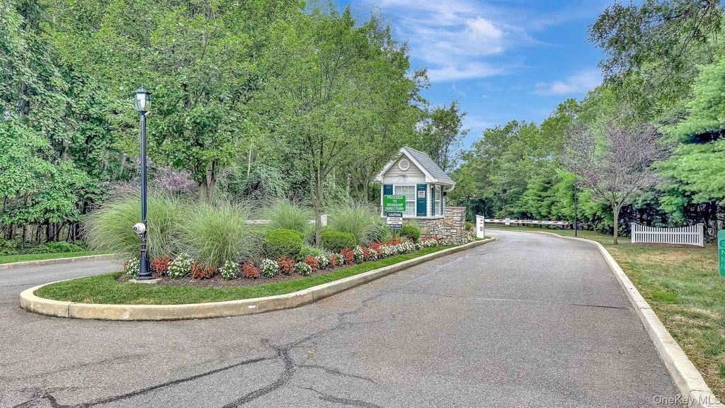 31 Willow Wood Drive, East Setauket, NY 11733 — photo 3