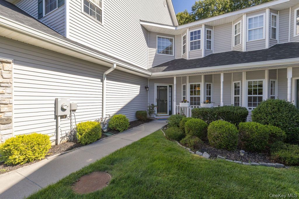 31 Willow Wood Drive, East Setauket, NY 11733 — photo 5