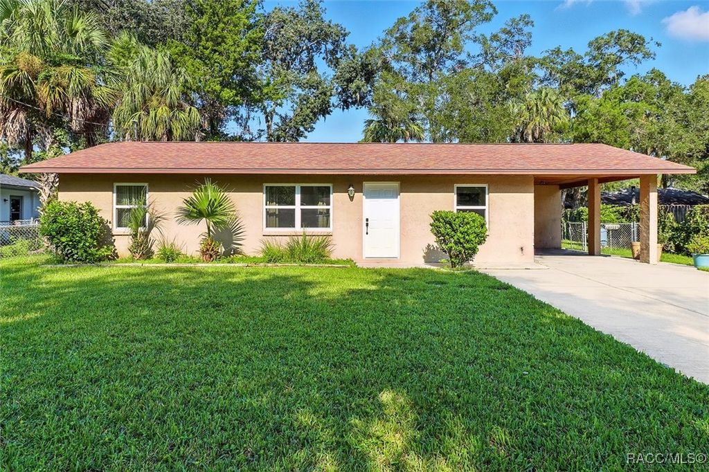 4080 N Woodland Point, Crystal River, FL 34428