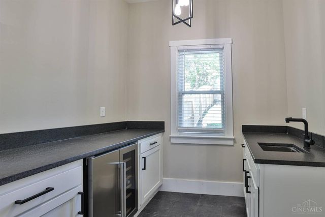 2703 Ashland Avenue, Cincinnati, OH 45206