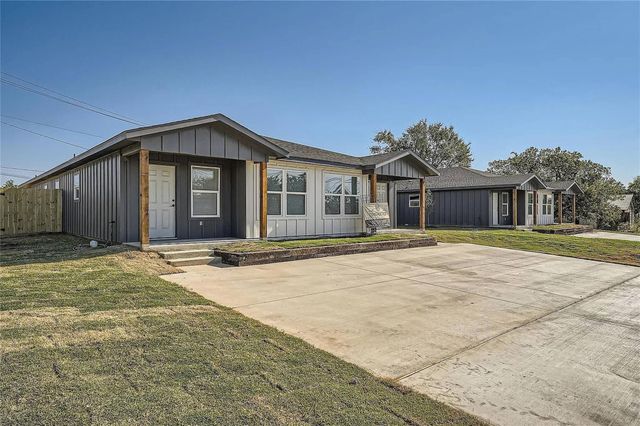 113 Fisher ST A & B, Elgin, TX 78621