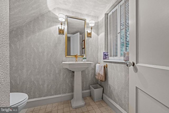 302 BRENTFORD RD, Haverford, PA 19041