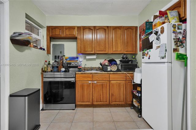 2113 NW 93rd St, Miami, FL 33147