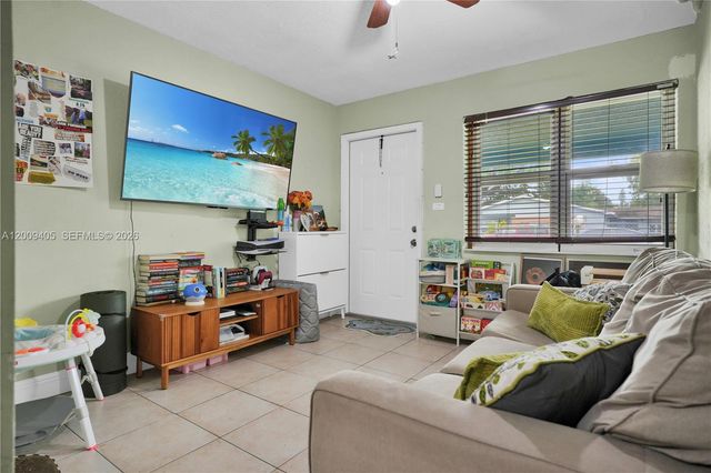 2113 NW 93rd St, Miami, FL 33147