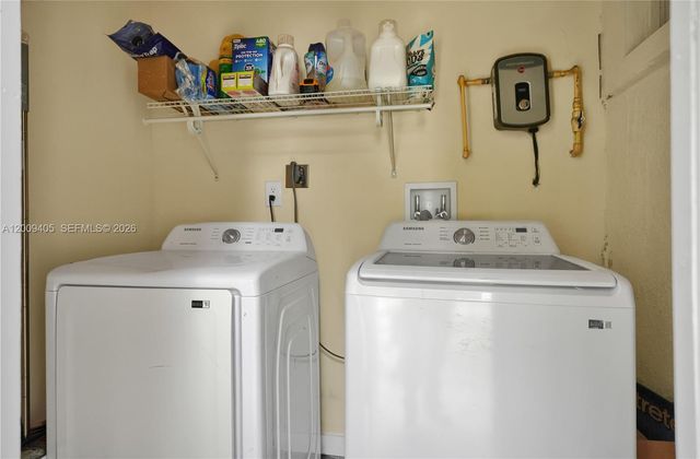 2113 NW 93rd St, Miami, FL 33147