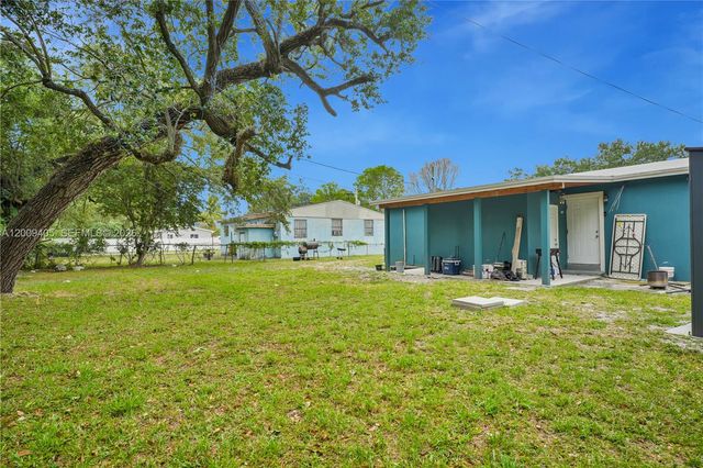 2113 NW 93rd St, Miami, FL 33147