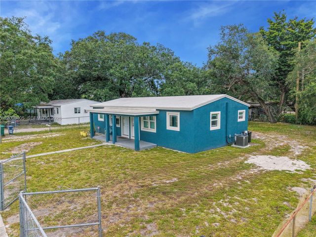 2113 NW 93rd St, Miami, FL 33147