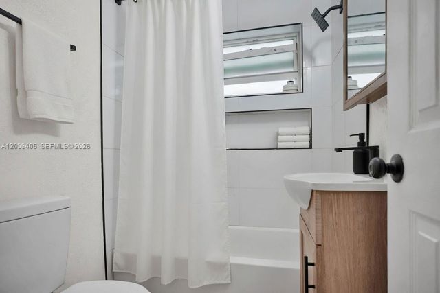 2113 NW 93rd St, Miami, FL 33147