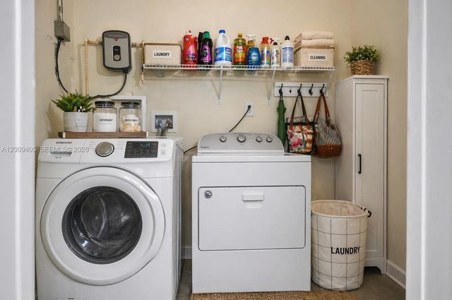 2113 NW 93rd St, Miami, FL 33147