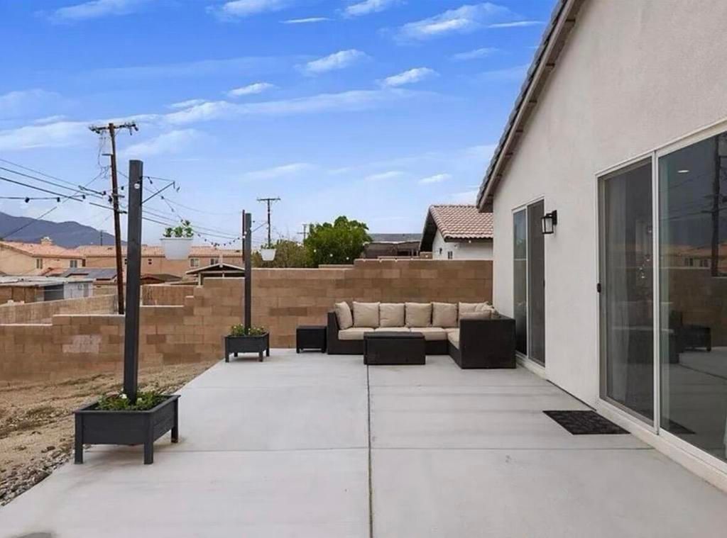 Image 15 of property listing at 66315 Cahuilla Avenue, Desert Hot Springs, CA 92240