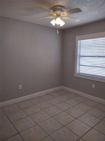 5716 N LINCOLN AVENUE C, Tampa, FL 33614