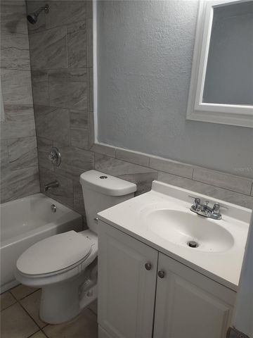 5716 N LINCOLN AVENUE C, Tampa, FL 33614