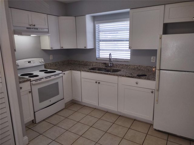 5716 N LINCOLN AVENUE C, Tampa, FL 33614