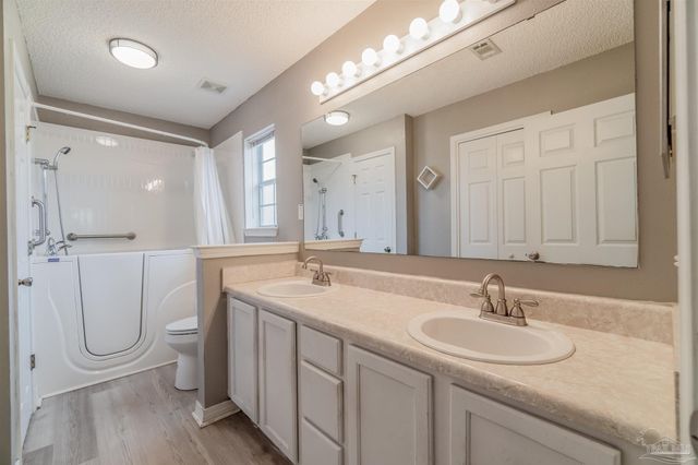 5583 Meadow Creek Pl, Gulf Breeze, FL 32563