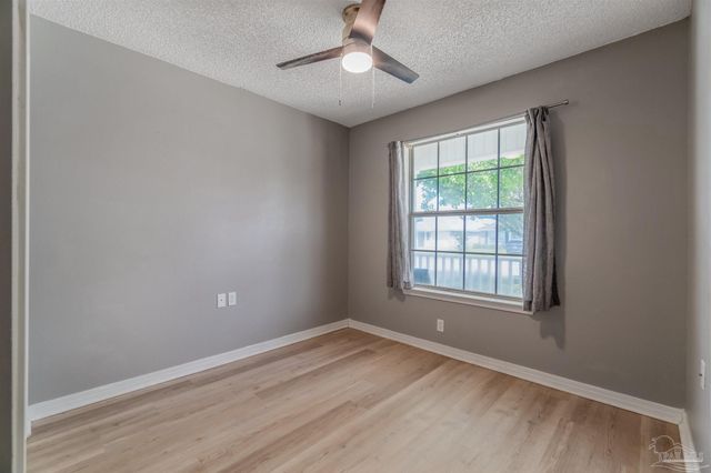 5583 Meadow Creek Pl, Gulf Breeze, FL 32563