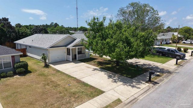 5583 Meadow Creek Pl, Gulf Breeze, FL 32563