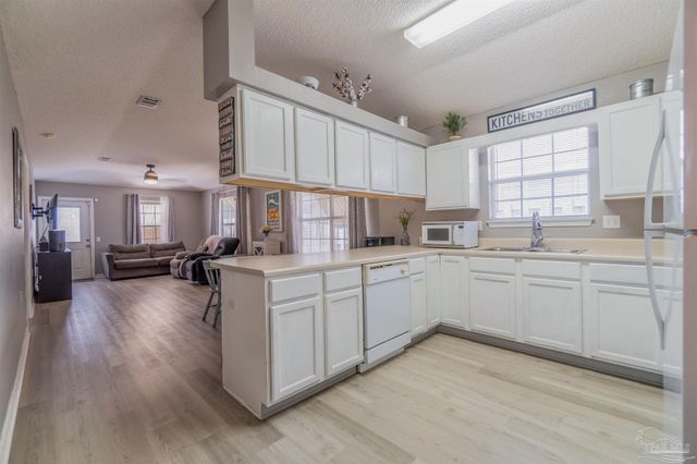 5583 Meadow Creek Pl, Gulf Breeze, FL 32563