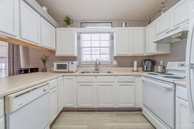 5583 Meadow Creek Pl, Gulf Breeze, FL 32563