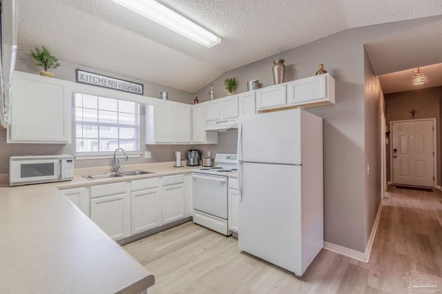 5583 Meadow Creek Pl, Gulf Breeze, FL 32563