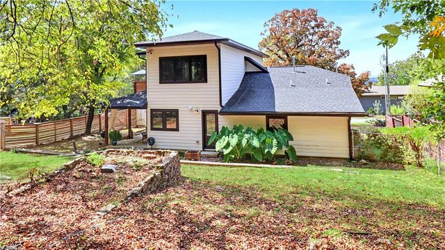 604 N Vinson Avenue, Fayetteville, AR 72701