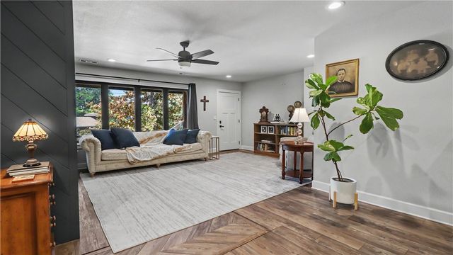 604 N Vinson Avenue, Fayetteville, AR 72701