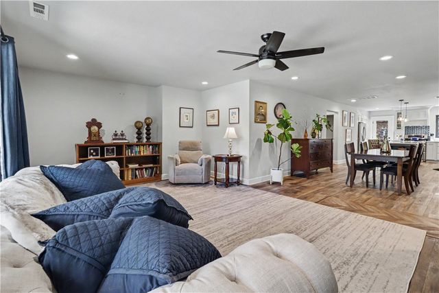 604 N Vinson Avenue, Fayetteville, AR 72701