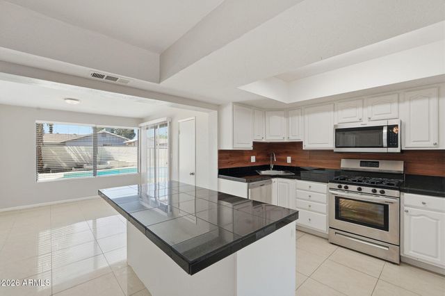 2254 W WETHERSFIELD Road, Phoenix, AZ 85029
