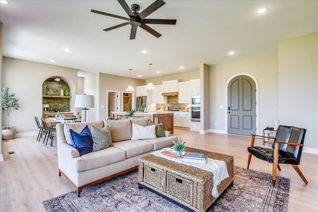 9642 W Cedar Lane, Maize, KS 67101