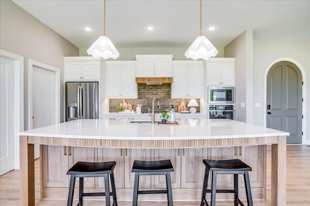 9642 W Cedar Lane, Maize, KS 67101