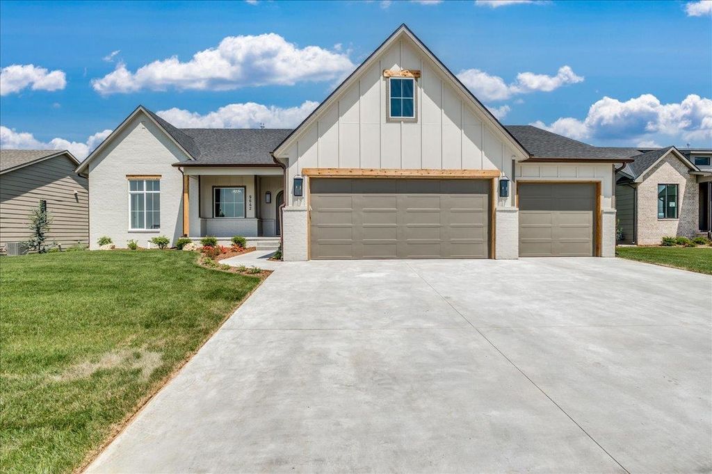 9642 W Cedar Lane, Maize, KS 67101