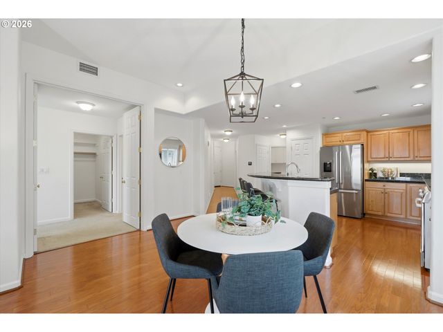 4884 Nw PROMENADE Ter 301, Portland, OR 97229