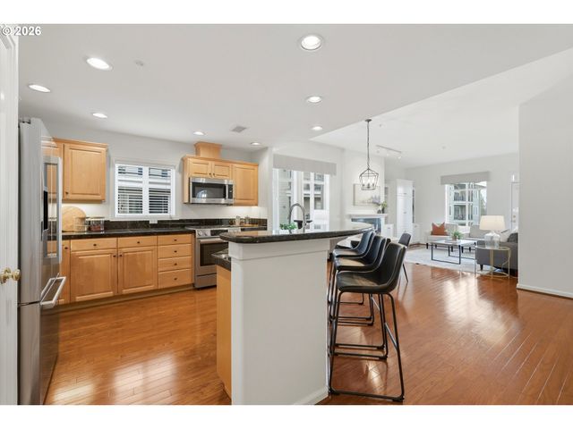 4884 Nw PROMENADE Ter 301, Portland, OR 97229