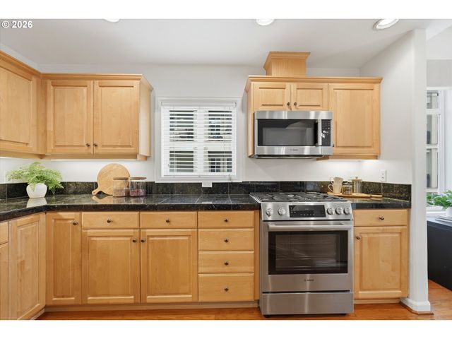 4884 Nw PROMENADE Ter 301, Portland, OR 97229