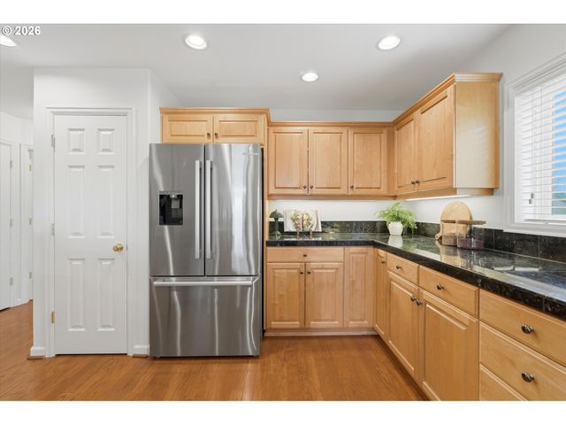 4884 Nw PROMENADE Ter 301, Portland, OR 97229